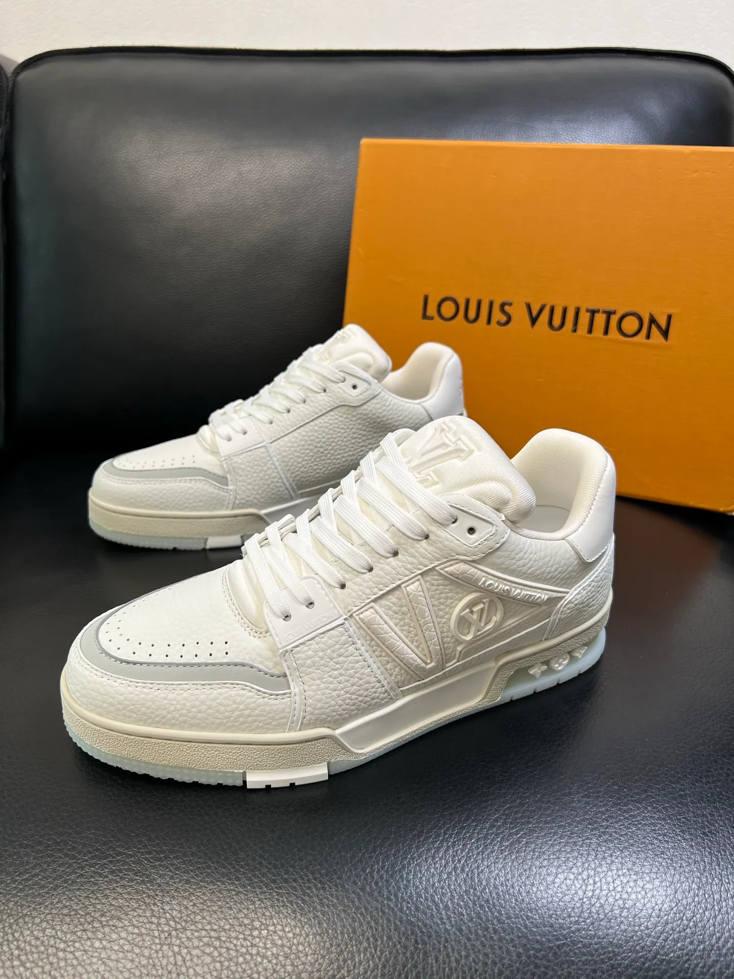 Men's shoes 💰900 Lv top purchasing agent Louis Vuitton, sports sneakers counter synchronization, uppers imported from Italy, high-quality splicing colorful complex crafts, imported mesh pads are soft and comfortable, soles: original soles specially provided by the original factory, T men's shoes 💰U exclusive movable molded soles super comfortable, original factory and single goods, high quality, welcome to compare, code number 39-44 (customized 38 45)